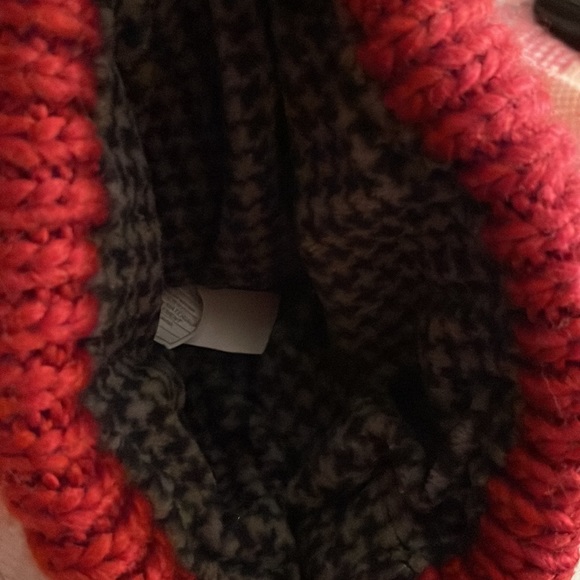 Red fella winter hat - Picture 2 of 3